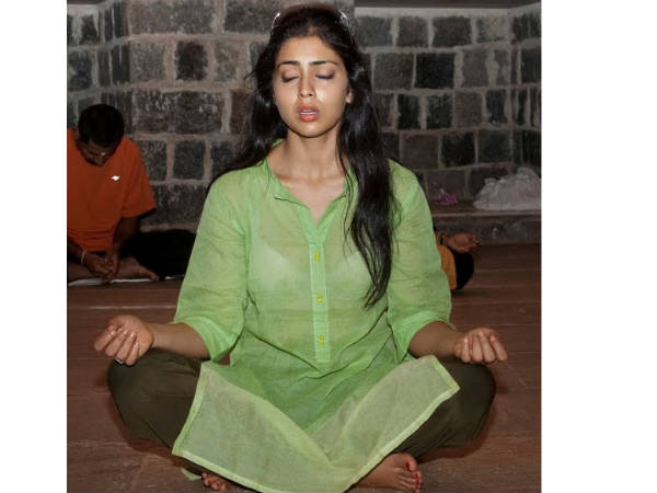 ಶ್ರಿಯಾ ಸರನ್ ಇನ್ನೆಲ್ಲೋ ಧ್ಯಾನ