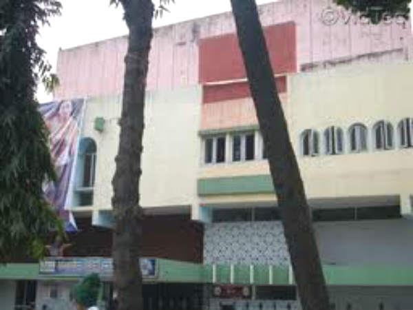 ಶಾಂತಿ, ಸೌತ್ ಎಂಡ್ ವೃತ್ತದ ಬಳಿ