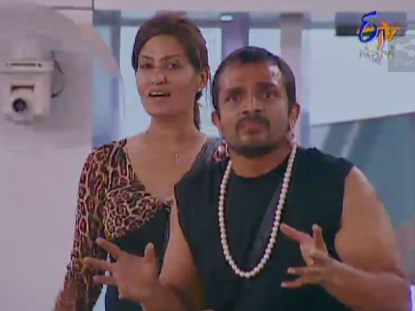 ಚೂಡಿದಾರ್ ನಲ್ಲಿ ಚಿತ್ರಾಂಗದೆ, ಉಲೂಚಿ