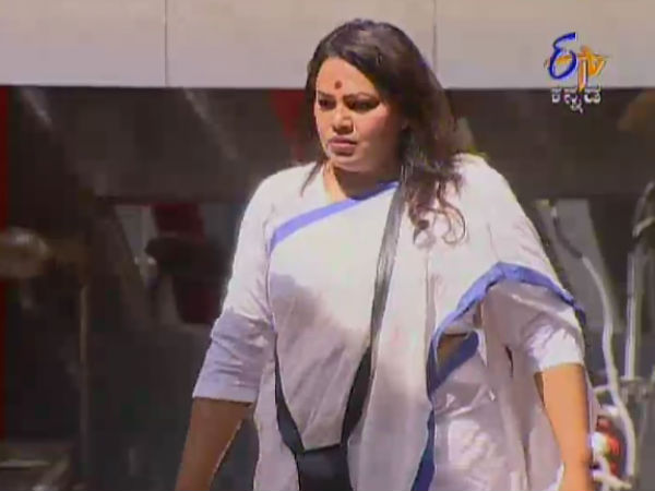 ಬಾತ್ ರೂಮಿನಲ್ಲಿ ಬಂಧಿಯಾದ ಜಯಲಕ್ಷ್ಮಿ