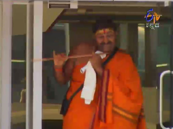 ಸ್ವಾಮೀಜಿಗಳ ಮುಂದೆ ಐಟಂ ಡಾನ್ಸ್ ಕಾನ್ಸೆಪ್ಟ್