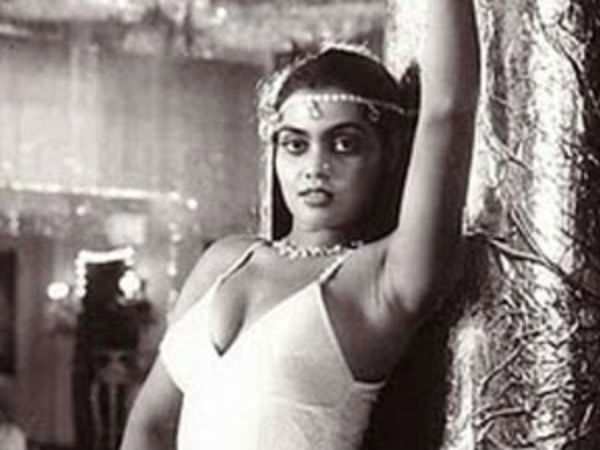 ಐಟಂ ಹಾಡುಗಳಿಗೆ ಓಂ ಕಾರ ಬರೆದ ತಾರೆ