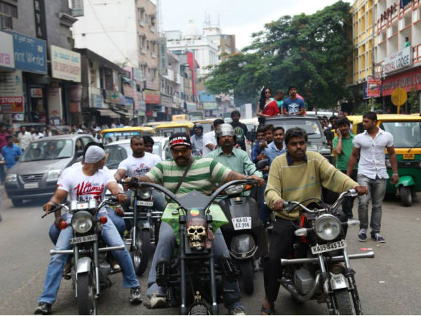 ದ್ವಿಚಕ್ರ ವಾಹನಗಳನ್ನು ಹಿಂಬಾಲಿಸಿದ ಕ್ಷಣ