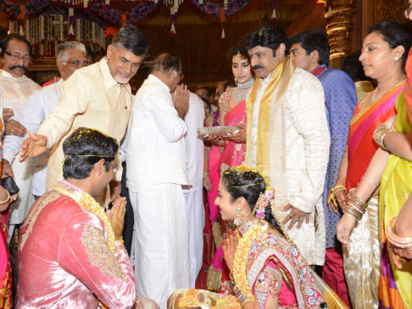 ಮಂಟಪಕ್ಕೆ ಬ್ಯಾಂಕಾಕ್ ಹೂಗಳು