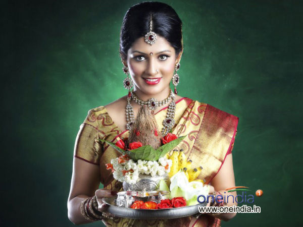 ವೇದಿಕೆ ಮೇಲೆ ರಾಧಿಕಾ ಕುಮಾರಸ್ವಾಮಿ ಜಿಗಿತ