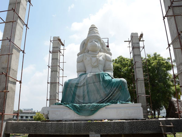 ಸುಮಾರು 35 ಅಡಿ ಎತ್ತರದ ಹನುಮನ ವಿಗ್ರಹ