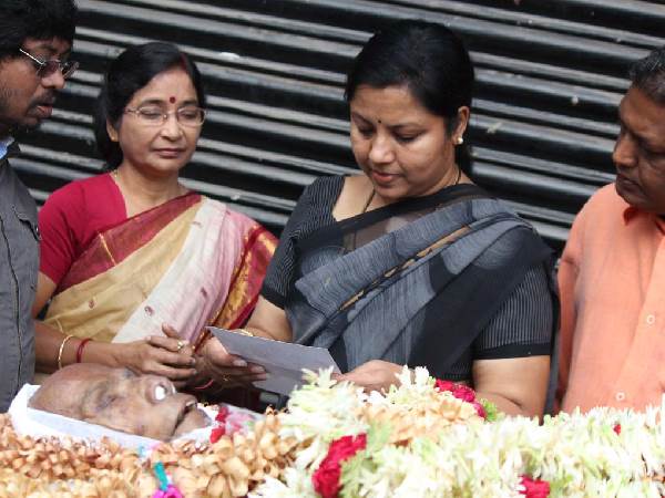 ಸಂಸ ರಂಗಮಂದಿರದಲ್ಲಿ