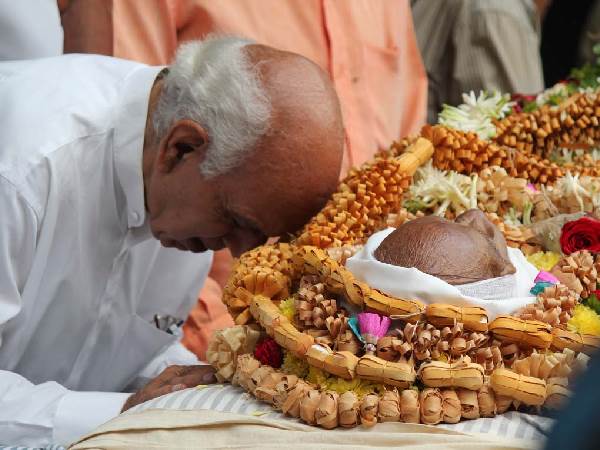 ಅಂತಿಮ ಯಾತ್ರೆ ಚಿತ್ರಗಳು