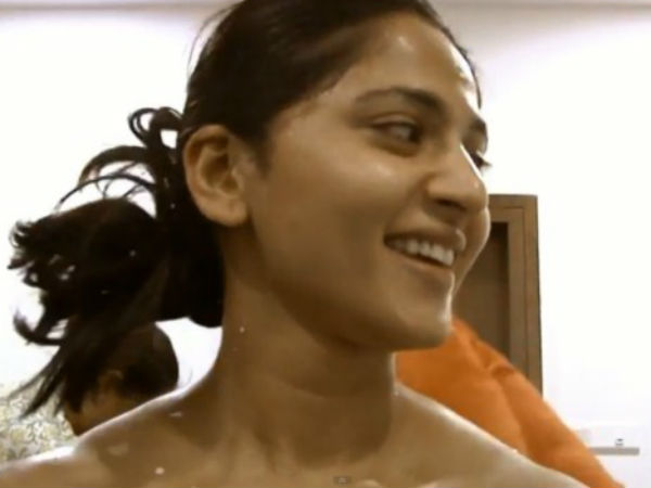 ನಿರಾಭರಣ ಸುಂದರಿ