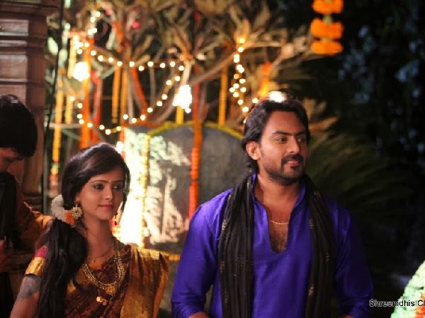Agnisakshi Etv Kannada Serial Romantic Scenes ಗೊಂದಲದಲ್ಲಿರುವ ಸಿದ್ದು, ಮದುವೆ ಇಷ್ಟವಿಲ್ಲ ಅಂದ್ಬಿಟ್ಟ! | ETV Kannada