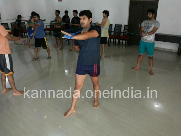 ಸಿಸಿಎಲ್ ನಲ್ಲಿ ಒಟ್ಟು ಎಂಟು ತಂಡಗಳು