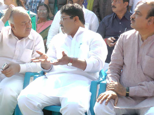 ರಾಮಲಿಂಗಾ ರೆಡ್ಡಿ, ಅಶೋಕ್ ಉಭಯಕುಶಲೋಪರಿ
