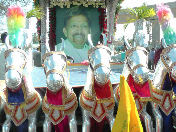 ಬಡವರ ತೆರಿಗೆ ಹಣದಿಂದ ಐಷಾರಾಮಿ ಸಮಾಧಿ