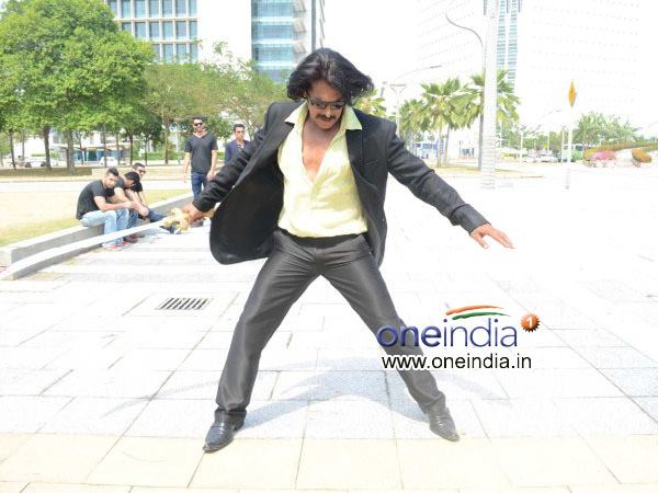 ನಾಲ್ಕು ತಲೆಮಾರುಗಳ ಸುತ್ತ ಸುತ್ತವ ಕಥೆ