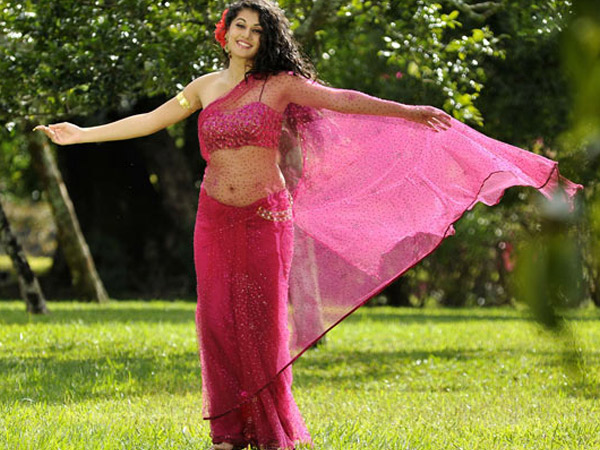 ಬಿಕಿನಿಯಲ್ಲಿ ತಾಪಸಿ ಮೈಮಾಟ