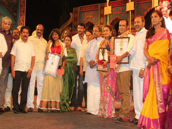 ಯಾರಿಗೆ ಪ್ರಶಸ್ತಿ ಇತ್ತು ಅವರು ಮಾತ್ರ
