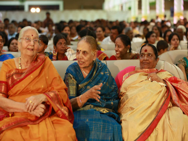 ಖುಷಿ ಪಟ್ಟ ಪಾರ್ವತಮ್ಮ ರಾಜ್ ಕುಮಾರ್