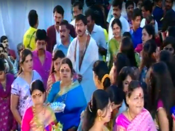 ಬಿಳಿ ಪಂಚೆ-ಶಲ್ಯ ತೊಟ್ಟ ದಿಲೀಪ್
