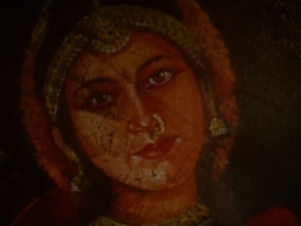 ಯಾರೋ ಪಕ್ಕದಲ್ಲಿ ಕೂತ ಹಾಗೆ!
