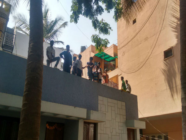 ಮನೆ ಮೇಲೂ ಜನ!