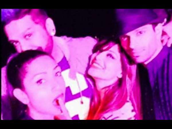 'ಮದುವೆಯ ಕರೆಯೋಲೆ' ಹಂಚಲು ಶುರುಮಾಡಿದ ಬಿಪಾಶಾ-ಕರಣ್