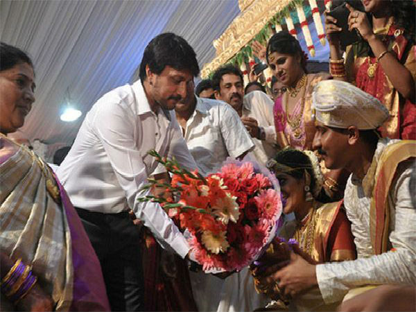 ಮಗಳ ಮದುವೆಗೆ ಆಹ್ವಾನಿಸಿದ ಶಿವಣ್ಣ
