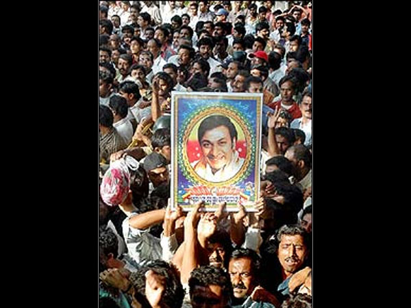 ರಾಜ್ ಆತ್ಮಕ್ಕೆ ಶಾಂತಿಸಿಗಲಿ