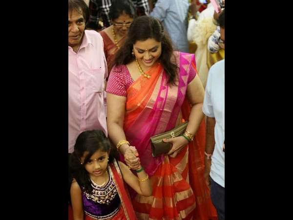 -ನಟಿ ಮೀನಾ ಮತ್ತು ಮಗಳು ನೈನಿಕಾ (ತೆರಿ ಬೇಬಿ)