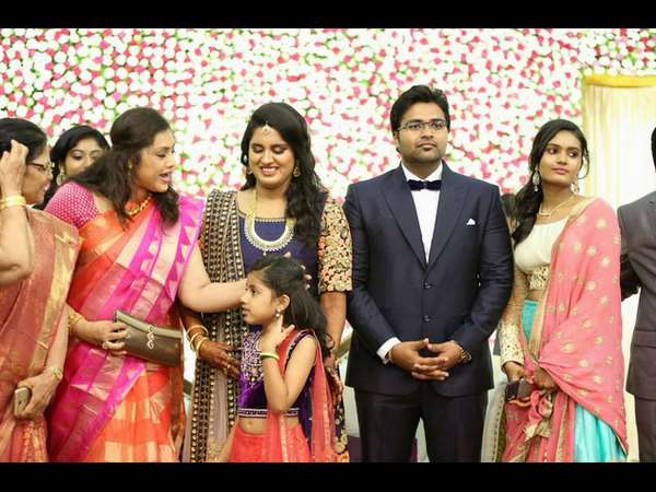 -ನಟಿ ಮೀನಾ ಮತ್ತು ಮಗಳು ನೈನಿಕಾ