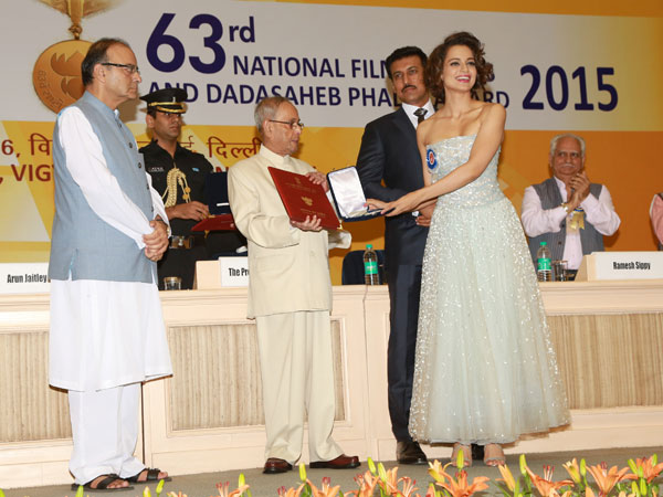 ಅತ್ಯುತ್ತಮ ನಟಿ ಪ್ರಶಸ್ತಿ ಸ್ವೀಕರಿಸಿದ ಕಂಗನಾ ರನೌತ್