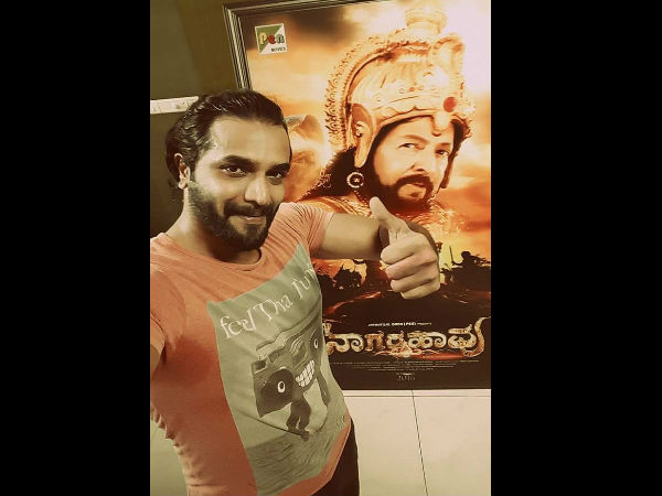 ಡಾ.ವಿಷ್ಣುವರ್ಧನ್ ರವರ ಭಾವಚಿತ್ರ ಇರುವ 'ನಾಗರಹಾವು' 3D ಸ್ಟ್ಯಾಂಡ್ ಮುಂದೆ ನಿಂತು ಸೆಲ್ಫಿ ಕ್ಲಿಕ್ಕಿಸಿಕೊಂಡ ನಟ ಶ್ರೀಮುರಳಿ