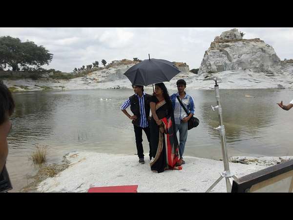 -ಜಿಲ್ ಜಿಲ್ ಶೂಟಿಂಗ್ ಸೆಟ್ ನಲ್ಲಿ ನಟಿ ಪೂವಿಶಾ