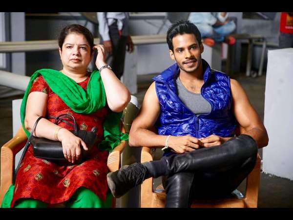 -ತಾಯಿ ಅನಿತಾ ಕುಮಾರಸ್ವಾಮಿ ಜೊತೆ ನಿಖಿಲ್ ಕುಮಾರ್