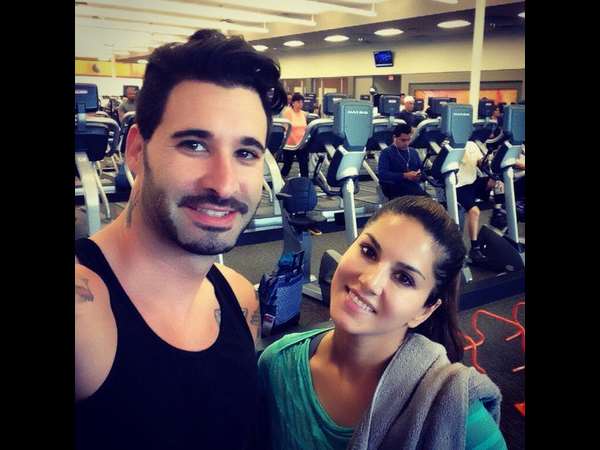 -ಪತಿ ಡೇನಿಯಲ್ ಜೊತೆ ಸನ್ನಿ ಲಿಯೋನ್ ಸೆಲ್ಫಿ