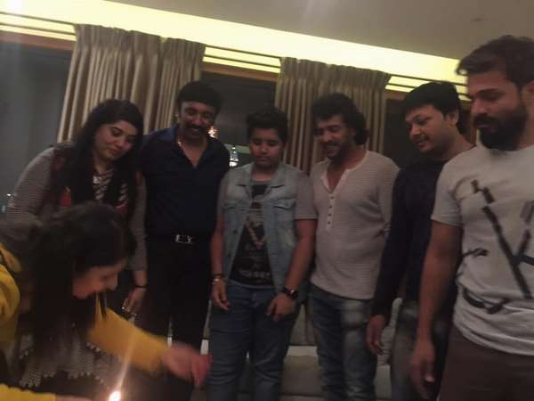 -ಬರ್ತ್ ಡೇ ಬಾಯ್ ಸೌಂದರ್ಯ ಜಗದೀಶ್, ಪತ್ನಿ ರೇಖಾ ಜಗದೀಶ್, ಮಗ ಮಾಸ್ಟರ್ ಸ್ನೇಹಿತ್, ಉಪ್ಪಿ, ಗಣಿ, ವಿಜಯ್