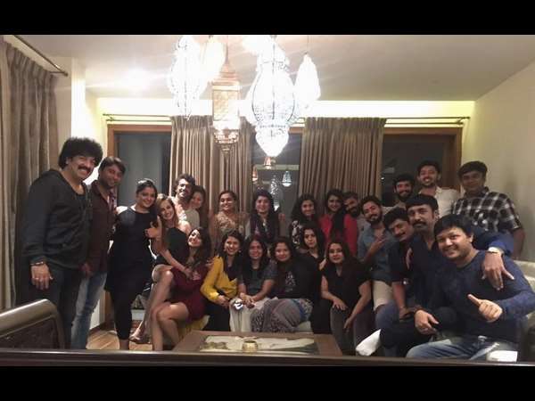 -ಸ್ಯಾಂಡಲ್ ವುಡ್ ಸ್ಟಾರ್ಸ್ ಗ್ರೂಪ್ ಫೋಟೋ