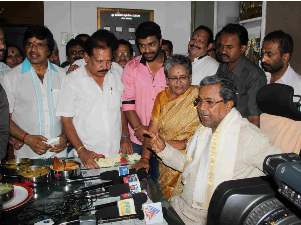 -ಸಿ.ಎಂ ಸಿದ್ಧರಾಮಯ್ಯ ಜೊತೆ ಪತ್ರೀಕಾಗೋಷ್ಠಿ