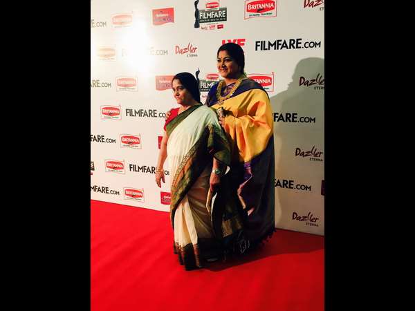 63ನೇ ಫಿಲಂಫೇರ್ ರೆಡ್ ಕಾರ್ಪೆಟ್ ಮೇಲೆ ನಟಿ ಖುಷ್ಬು