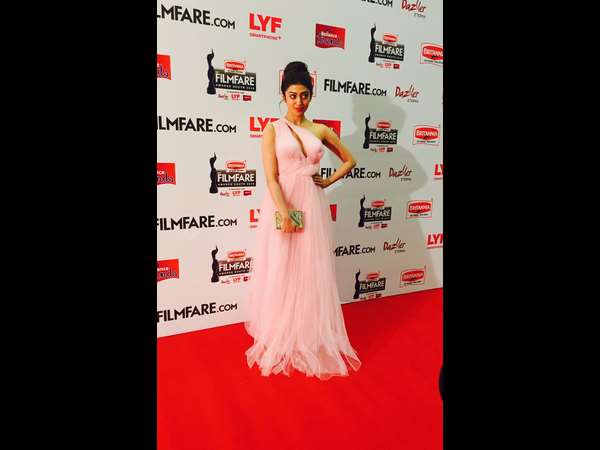 ರೆಡ್ ಕಾರ್ಪೆಟ್ ಮೇಲೆ ಕ್ಯಾಮರಾ ಕಂಗಳಿಗೆ ಪೋಸ್ ಕೊಟ್ಟ ನಟಿ ಪ್ರಣೀತಾ ಸುಭಾಷ್