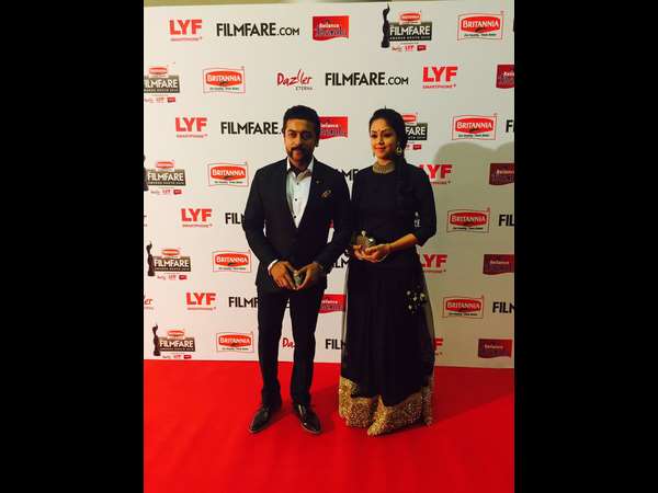 63ನೇ ಫಿಲಂಫೇರ್ ಪ್ರಶಸ್ತಿ ಪ್ರದಾನ ಸಮಾರಂಭದಲ್ಲಿ ನಟ ಸೂರ್ಯ ಹಾಗೂ ಪತ್ನಿ ಜ್ಯೋತಿಕಾ