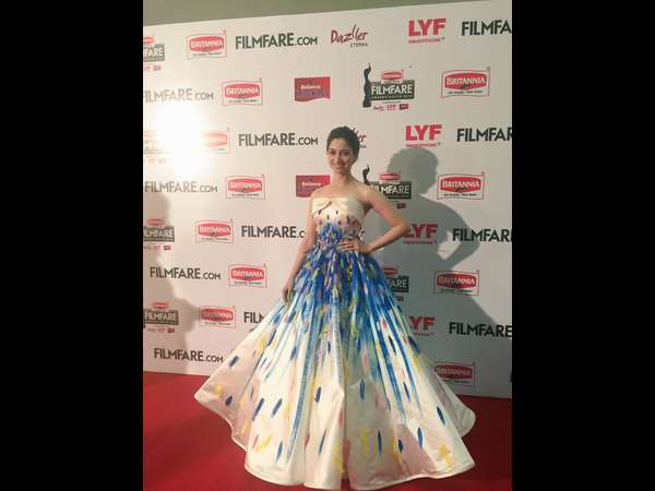 63ನೇ ಫಿಲಂಫೇರ್ ರೆಡ್ ಕಾರ್ಪೆಟ್ ಮೇಲೆ ನಟಿ ತಮನ್ನಾ