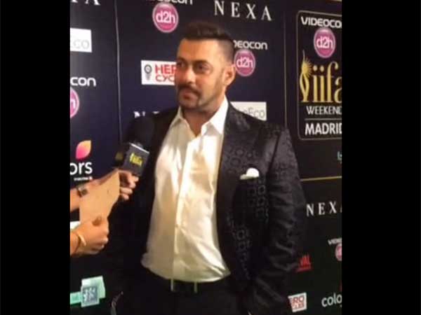 ಐಫಾ ಪ್ರಶಸ್ತಿ 2016 ಪ್ರಶಸ್ತಿ ಪ್ರದಾನ ಸಮಾರಂಭದಲ್ಲಿ ಸಲ್ಮಾನ್ ಖಾನ್