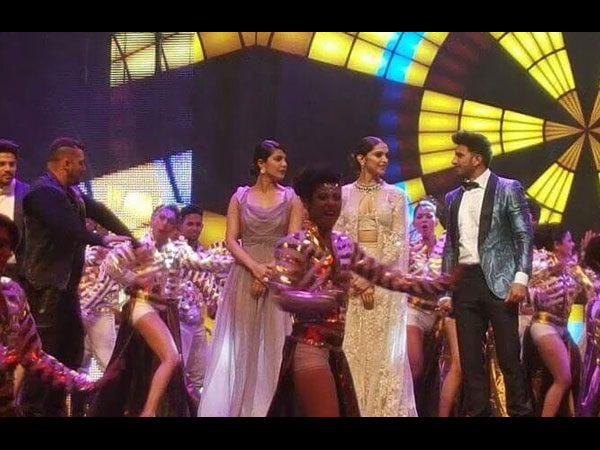 ಐಫಾ ಪ್ರಶಸ್ತಿ 2016 ಪ್ರಶಸ್ತಿ ಪ್ರದಾನ ಸಮಾರಂಭದಲ್ಲಿ ಬಾಲಿವುಡ್ ದಿಗ್ಗಜರ ಸಮ್ಮಿಲನ