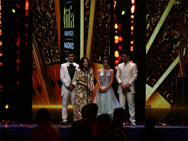 ಐಫಾ ಪ್ರಶಸ್ತಿ 2016 ಪ್ರಶಸ್ತಿ ಪ್ರದಾನ ಸಮಾರಂಭದ ಕಲರ್ ಫುಲ್ ಚಿತ್ರಗಳು