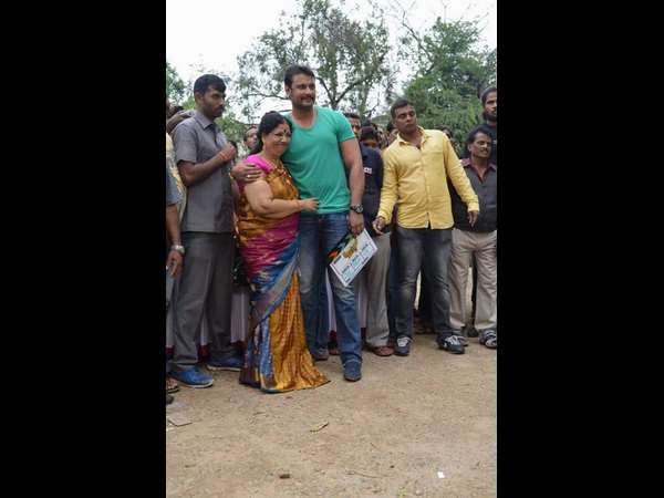 * ನಿಮ್ಮ ಬೆಸ್ಟ್ ಫ್ರೆಂಡ್ ದರ್ಶನ್ ಬಂದು ನಿಮಗೆ ವಿಶ್ ಮಾಡಿ, ನಿಮ್ಮ ಸಿನಿಮಾ 'ಗೋಲ್ ಮಾಲ್ ಬ್ರದರ್ಸ್' ಮುಹೂರ್ತಕ್ಕೆ ಕ್ಲಾಪ್ ಮಾಡಿದ್ರು.!