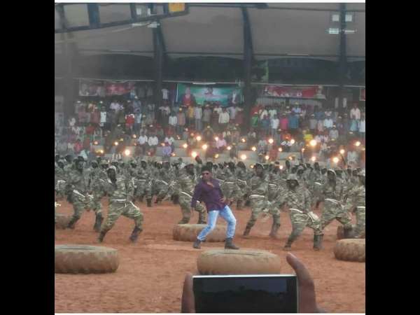 -ಬೆಂಗಳೂರಿನ ಮಲ್ಲೇಶ್ವರಂ ಗ್ರೌಂಡ್ ನಲ್ಲಿ ಪುನೀತ್ ಡ್ಯಾನ್ಸ್ ಕಮಾಲ್