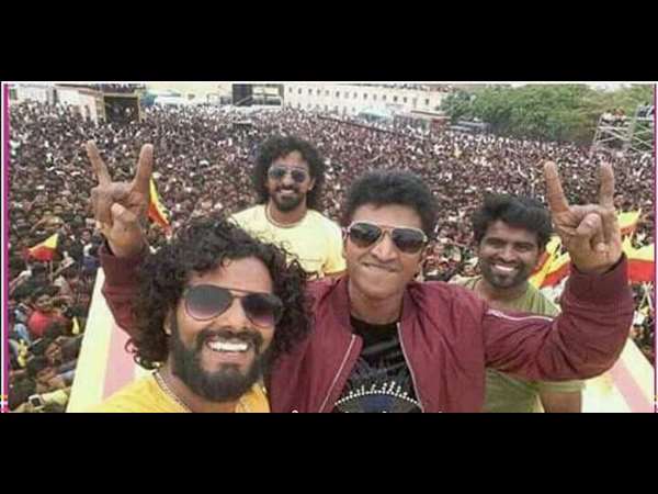 -ಚಿತ್ರದುರ್ಗದಲ್ಲಿ ಅಭಿಮಾನಿಗಳ ಜೊತೆ ಪವರ್ ಸ್ಟಾರ್ ಸೆಲ್ಫಿ