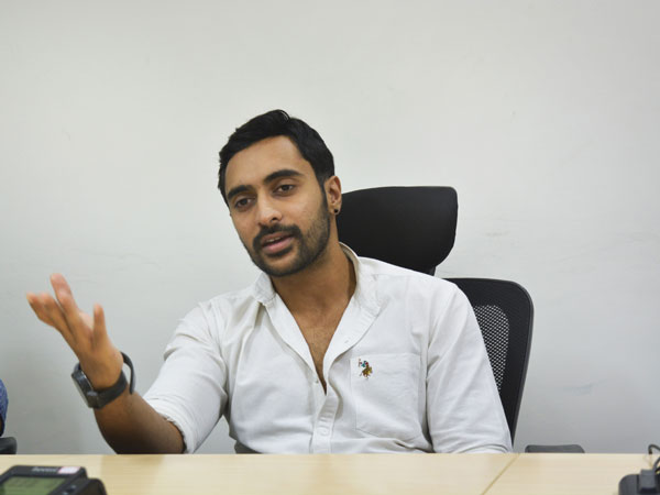 ನಿಮ್ಮ ಹಾಡುಗಳಿಗೆ ಸಾಹಿತ್ಯ ಯಾರು ಒದಗಿಸುತ್ತಾರೆ?