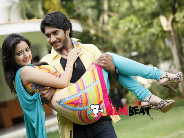 'ಕಾರಿಡಾರಿನಲ್ಲಿ ಕಾಡುವ ಕ್ರೇಜಿ ಜೋಡಿ' -ಕನ್ನಡ ಪ್ರಭ