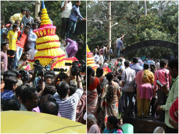 ನೂರಾರು ಅಭಿಮಾನಿಗಳು ಭಾಗಿ